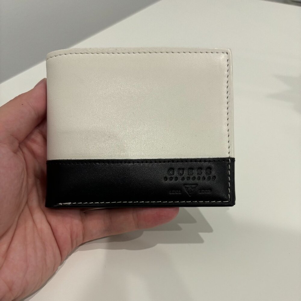 Guess Men's Wallet in White and Black Leather
